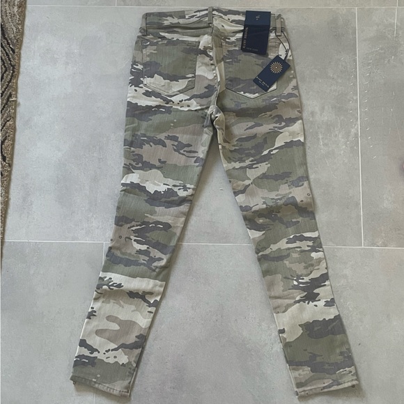 Rami Brook - Mid Rise ‘Kate’ Camo Pants - Picture 3 of 4